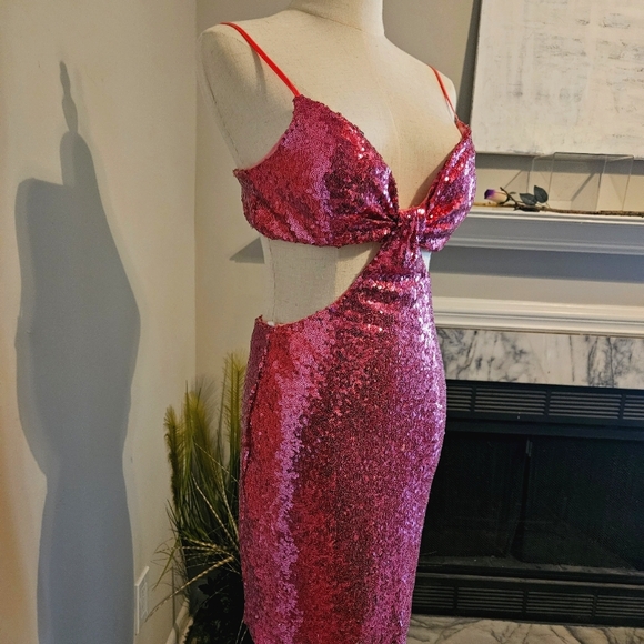 🎀Pretty Pink Sequins Dress🎀 - Picture 4 of 5